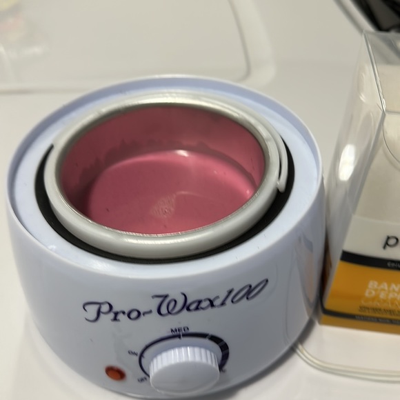 Wax Warmer for Body Hair and Epilation Strips - Picture 3 of 3